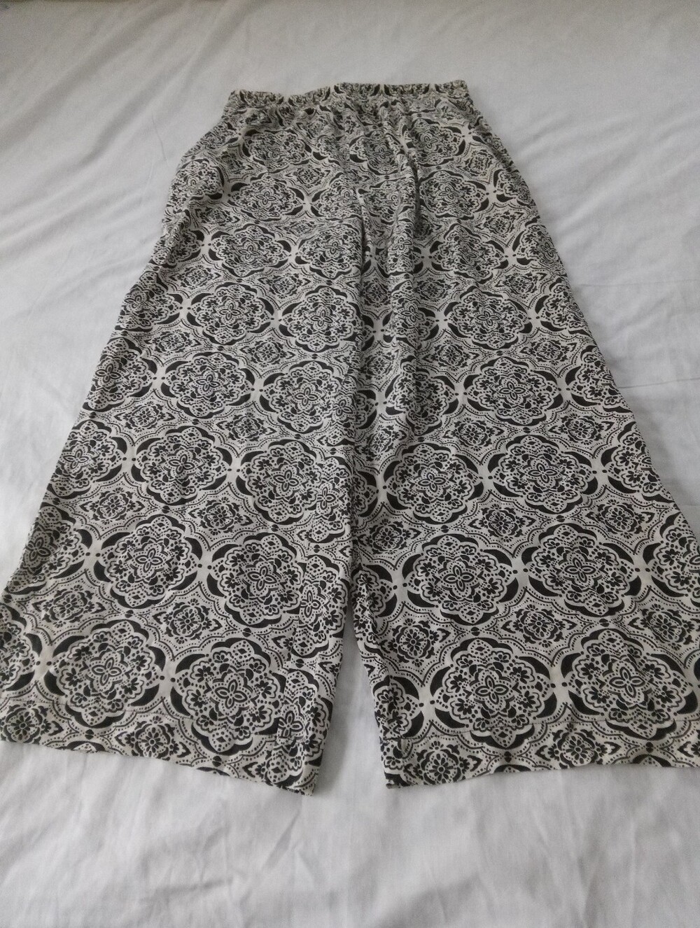 Splendid Silk Wide Leg Patterned Palazzo Pants in Black and Cream